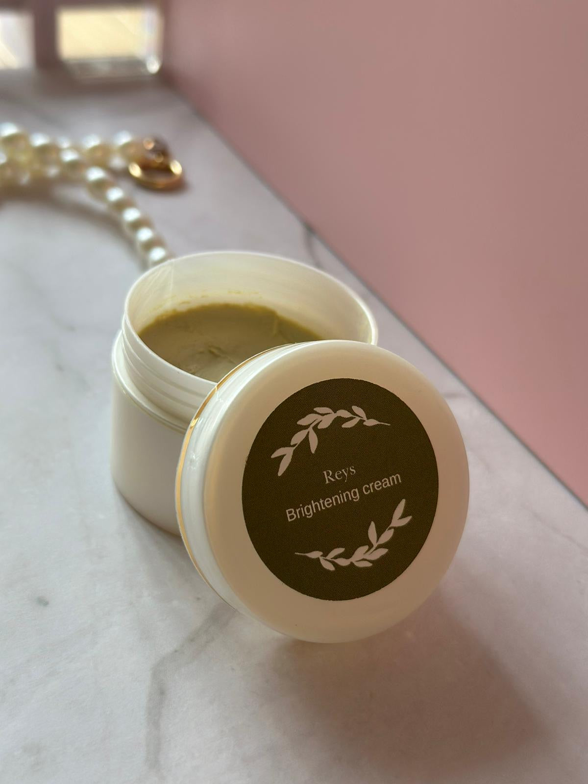 Rey's Brightening Cream - Reduces Pigmentation, Tanning, and Dark Spots for Clearer, Brighter Skin. Also helps in skin whitening .