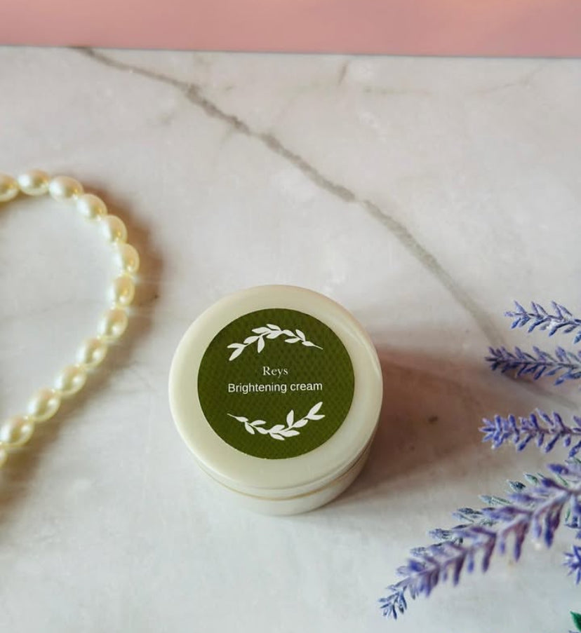 Rey's Brightening Cream - Reduces Pigmentation, Tanning, and Dark Spots for Clearer, Brighter Skin. Also helps in skin whitening .